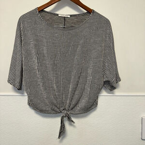 Caution to the Wind Women’s Top Size in photos Black White Striped Tie Front